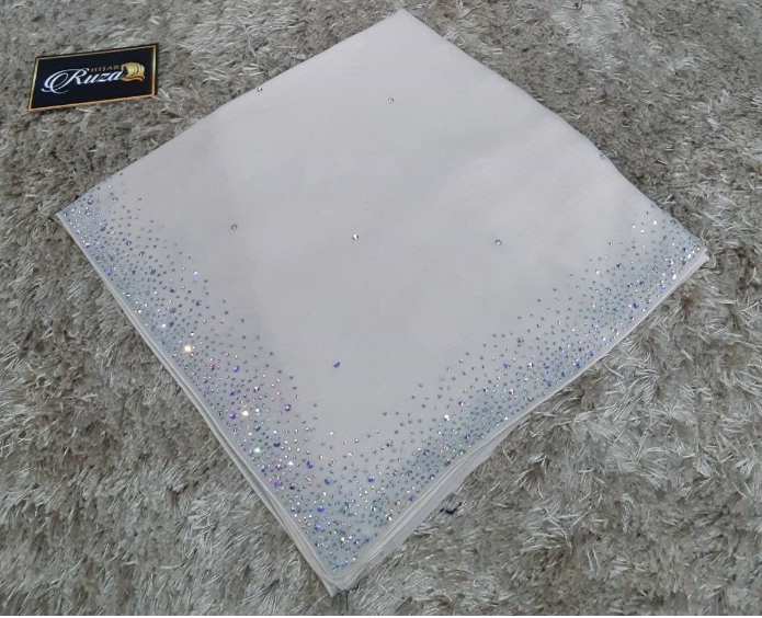 ผ้าคลุม Bawal Diamond เนื้อผ้านิ่ม อย่างดี ไม่เป็นขุ่ย ใช้เพชร Copy Swarovki เพชรแวว ผ้าคลุม Bawal Diamond เนื้อผ้านิ่ม อย่างดี ไม่เป็นขุ่ย ใช้เพชร Copy Swarovki เพชรแวว
