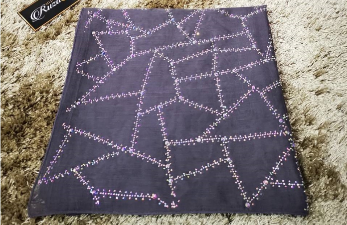 ผ้าคลุม Bawal Diamond เนื้อผ้านิ่ม อย่างดี ไม่เป็นขุ่ย ใช้เพชร Copy Swarovki เพชรแวว ผ้าคลุม Bawal Diamond เนื้อผ้านิ่ม อย่างดี ไม่เป็นขุ่ย ใช้เพชร Copy Swarovki เพชรแวว