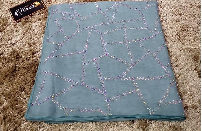 ผ้าคลุม Bawal Diamond เนื้อผ้านิ่ม อย่างดี ไม่เป็นขุ่ย ใช้เพชร Copy Swarovki เพชรแวว ผ้าคลุม Bawal Diamond เนื้อผ้านิ่ม อย่างดี ไม่เป็นขุ่ย ใช้เพชร Copy Swarovki เพชรแวว