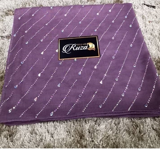ผ้าคลุม Bawal Diamond เนื้อผ้านิ่ม อย่างดี ไม่เป็นขุ่ย ใช้เพชร Copy Swarovki เพชรแวว ผ้าคลุม Bawal Diamond เนื้อผ้านิ่ม อย่างดี ไม่เป็นขุ่ย ใช้เพชร Copy Swarovki เพชรแวว