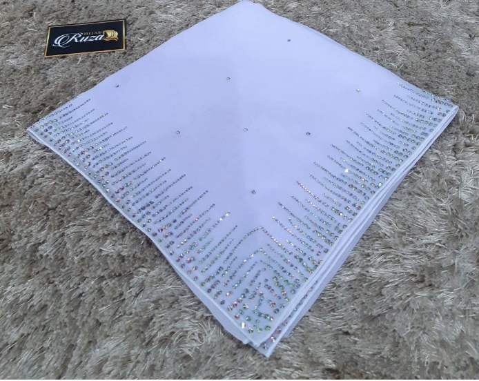 ผ้าคลุม Bawal Diamond เนื้อผ้านิ่ม อย่างดี ไม่เป็นขุ่ย ใช้เพชร Copy Swarovki เพชรแวว ผ้าคลุม Bawal Diamond เนื้อผ้านิ่ม อย่างดี ไม่เป็นขุ่ย ใช้เพชร Copy Swarovki เพชรแวว