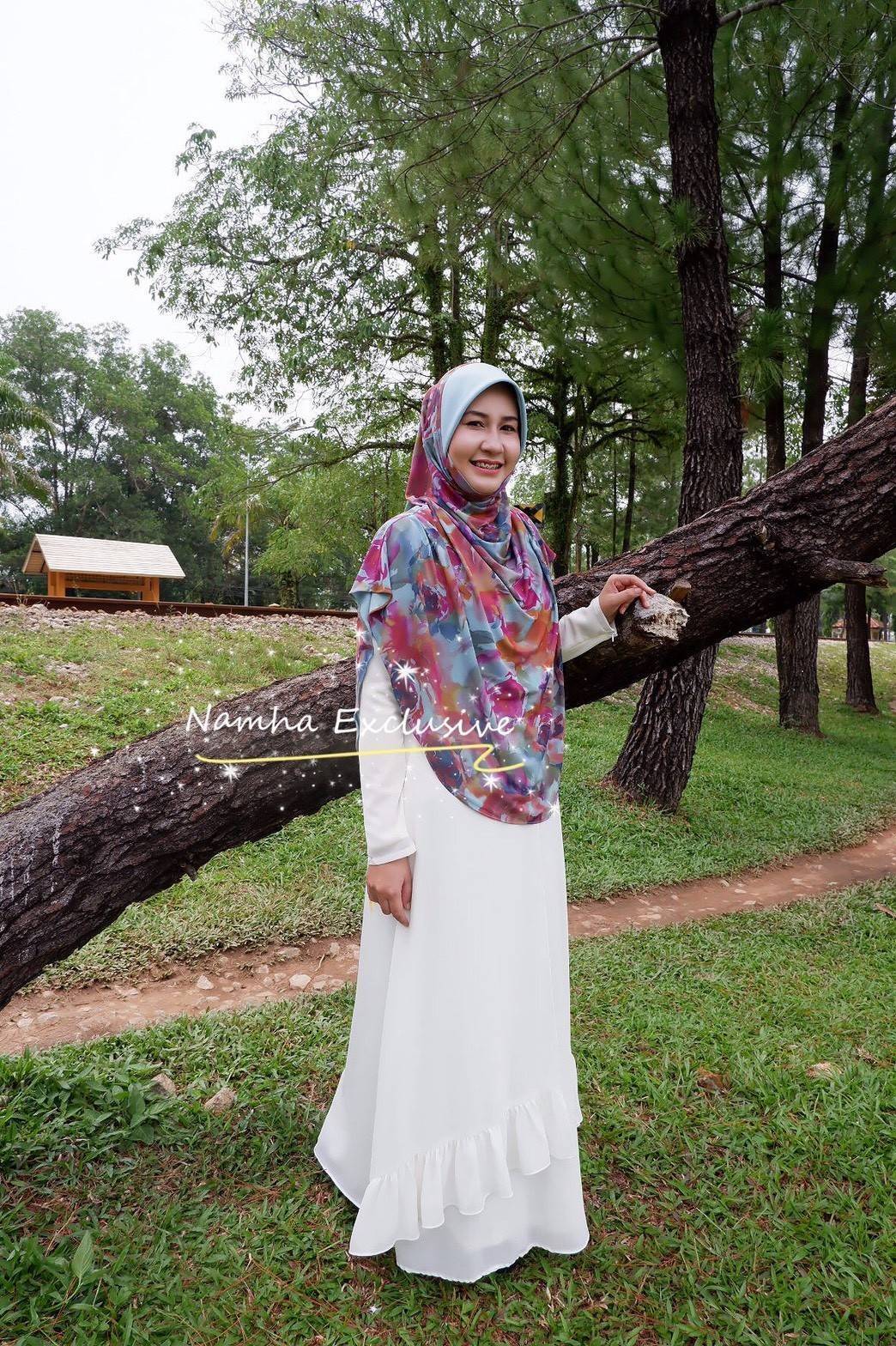 ผ้าคลุมงานแบรนด์ Numha รุ่นจีบไหล่ลาย เนื้อผ้า Moss crepe ทรงหน้า scuba มีคาง ขนาดไซส์ประมาณ xl ผ้าคลุมงานแบรนด์ Numha รุ่นจีบไหล่ลาย เนื้อผ้า Moss crepe ทรงหน้า scuba มีคาง ขนาดไซส์ประมาณ xl