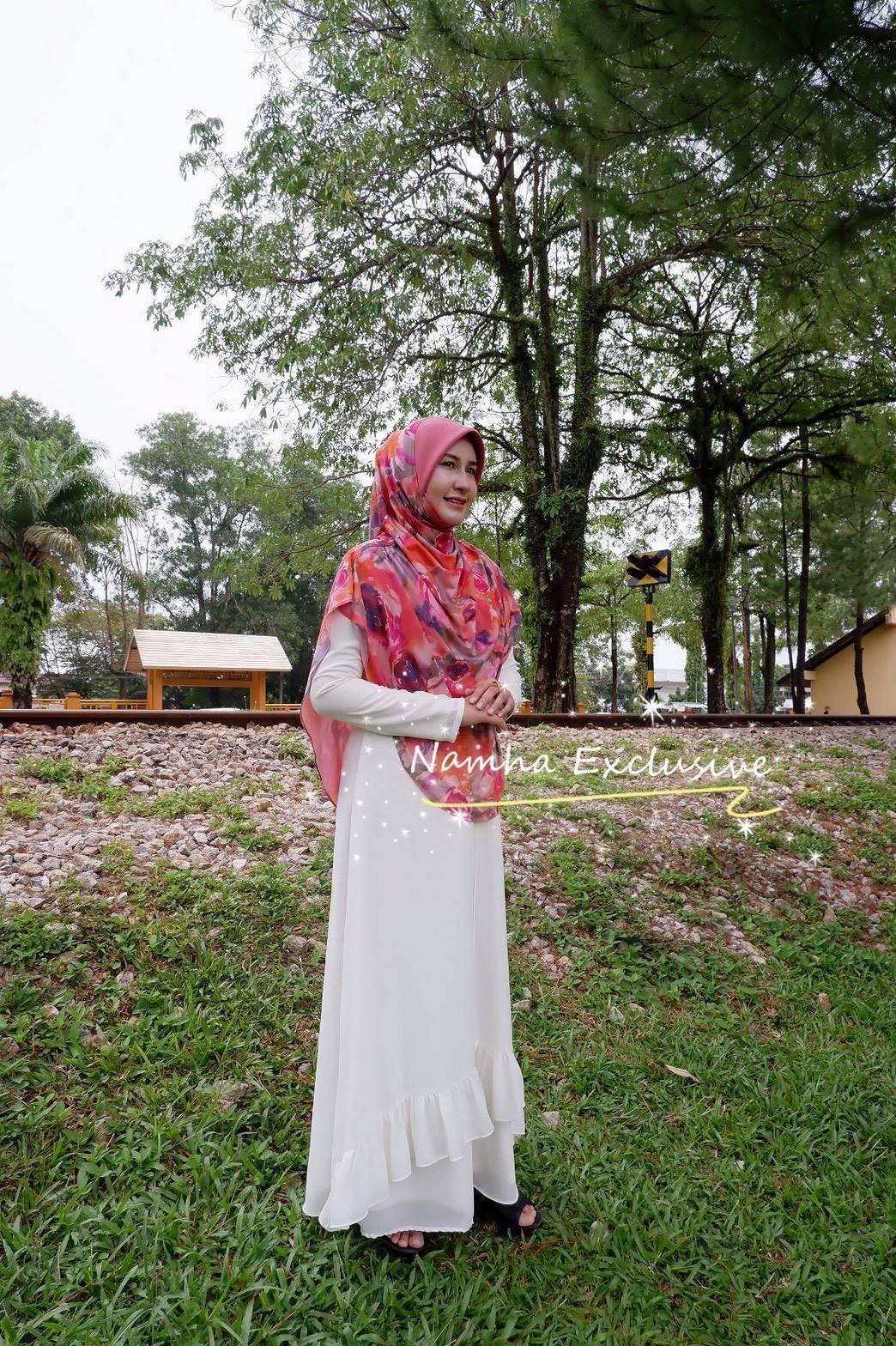 ผ้าคลุมงานแบรนด์ Numha รุ่นจีบไหล่ลาย เนื้อผ้า Moss crepe ทรงหน้า scuba มีคาง ขนาดไซส์ประมาณ xl ผ้าคลุมงานแบรนด์ Numha รุ่นจีบไหล่ลาย เนื้อผ้า Moss crepe ทรงหน้า scuba มีคาง ขนาดไซส์ประมาณ xl