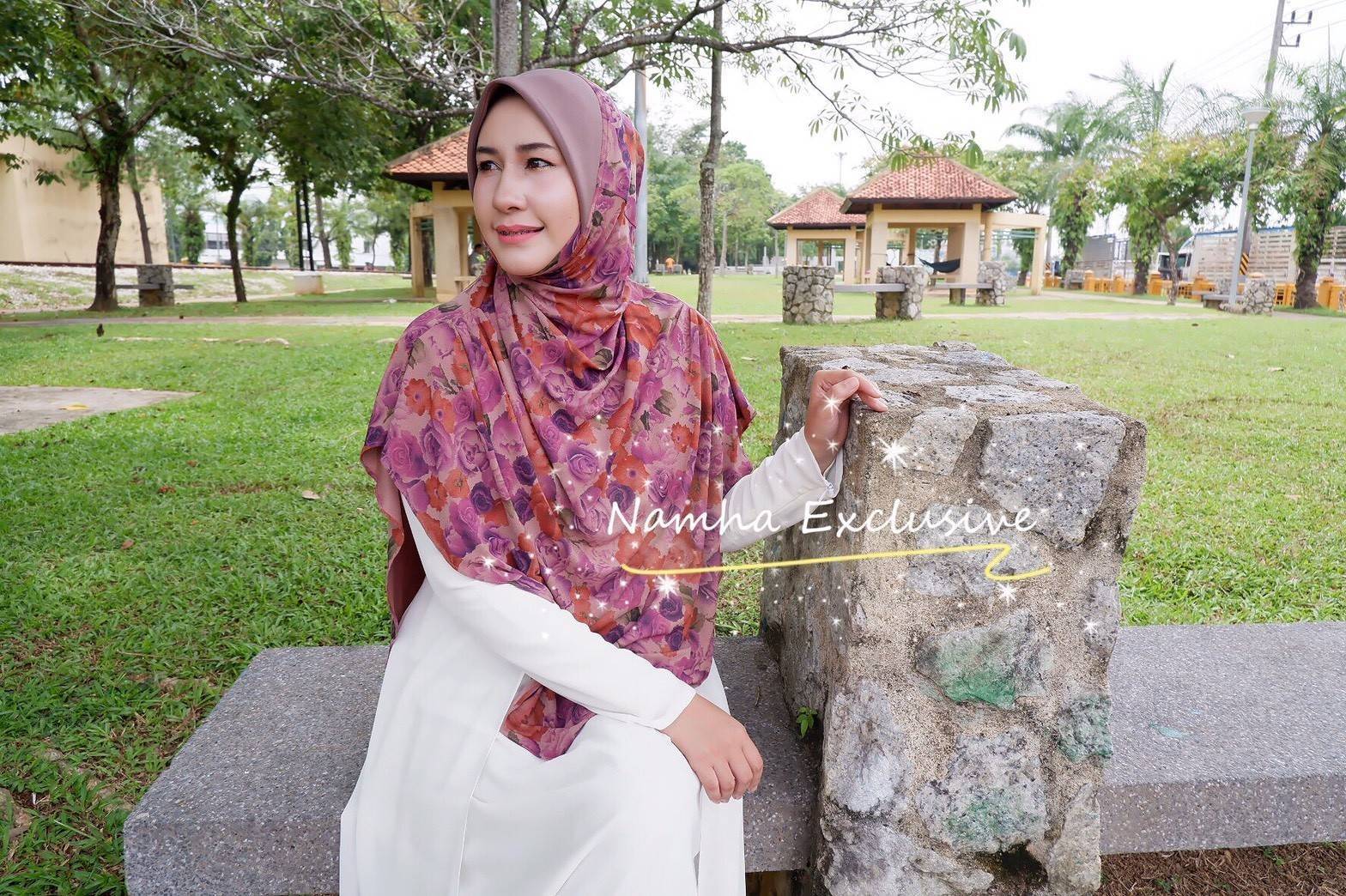 ผ้าคลุมงานแบรนด์ Numha รุ่นจีบไหล่ลาย เนื้อผ้า Moss crepe ทรงหน้า scuba มีคาง ขนาดไซส์ประมาณ xl ผ้าคลุมงานแบรนด์ Numha รุ่นจีบไหล่ลาย เนื้อผ้า Moss crepe ทรงหน้า scuba มีคาง ขนาดไซส์ประมาณ xl