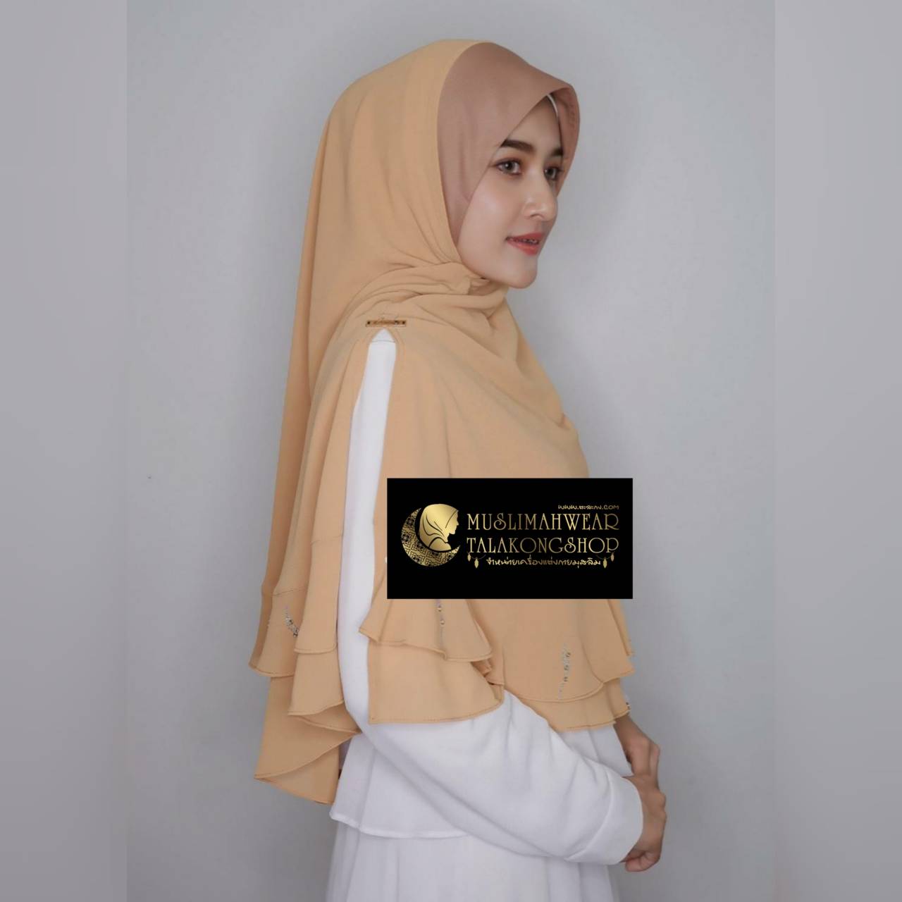 ฮิญาบ hijab สวมสำเร็จ งานแบรนด์แท้นำเข้า khimar ทรงหน้า สคูบา ใช้เพชร ชีฟองสองชั้น แต่งระบาย พร้อมติดเพชร ฮิญาบ hijab สวมสำเร็จ งานแบรนด์แท้นำเข้า khimar ทรงหน้า สคูบา ใช้เพชร ชีฟองสองชั้น แต่งระบาย พร้อมติดเพชร