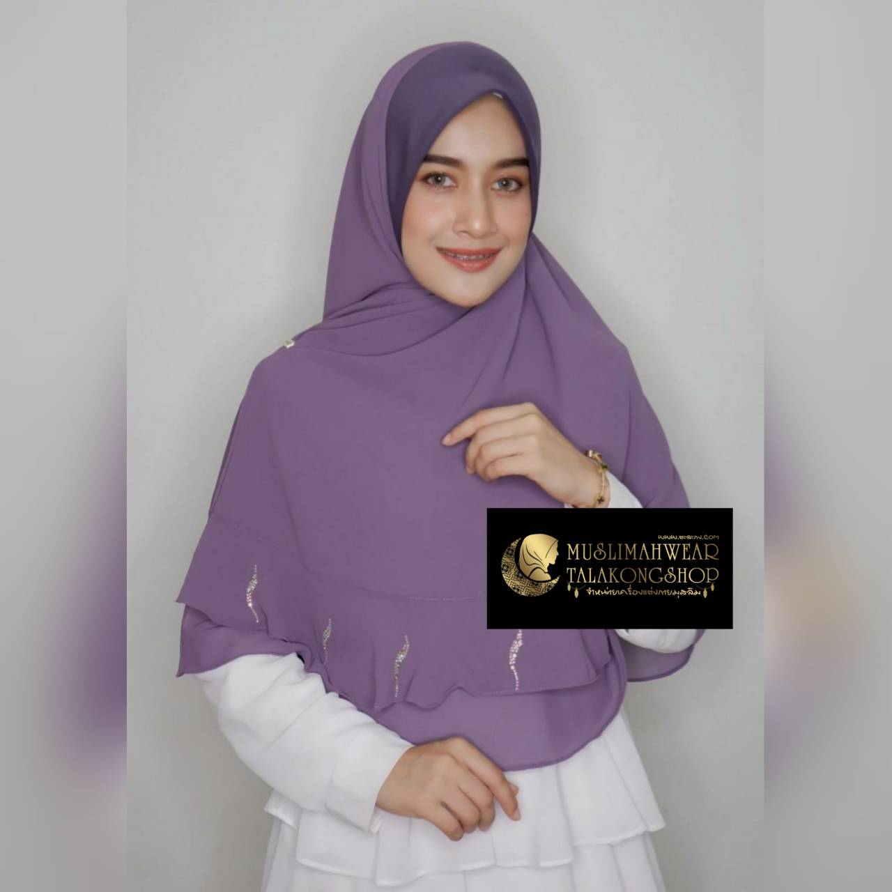 ฮิญาบ hijab สวมสำเร็จ งานแบรนด์แท้นำเข้า khimar ทรงหน้า สคูบา ใช้เพชร ชีฟองสองชั้น แต่งระบาย พร้อมติดเพชร ฮิญาบ hijab สวมสำเร็จ งานแบรนด์แท้นำเข้า khimar ทรงหน้า สคูบา ใช้เพชร ชีฟองสองชั้น แต่งระบาย พร้อมติดเพชร