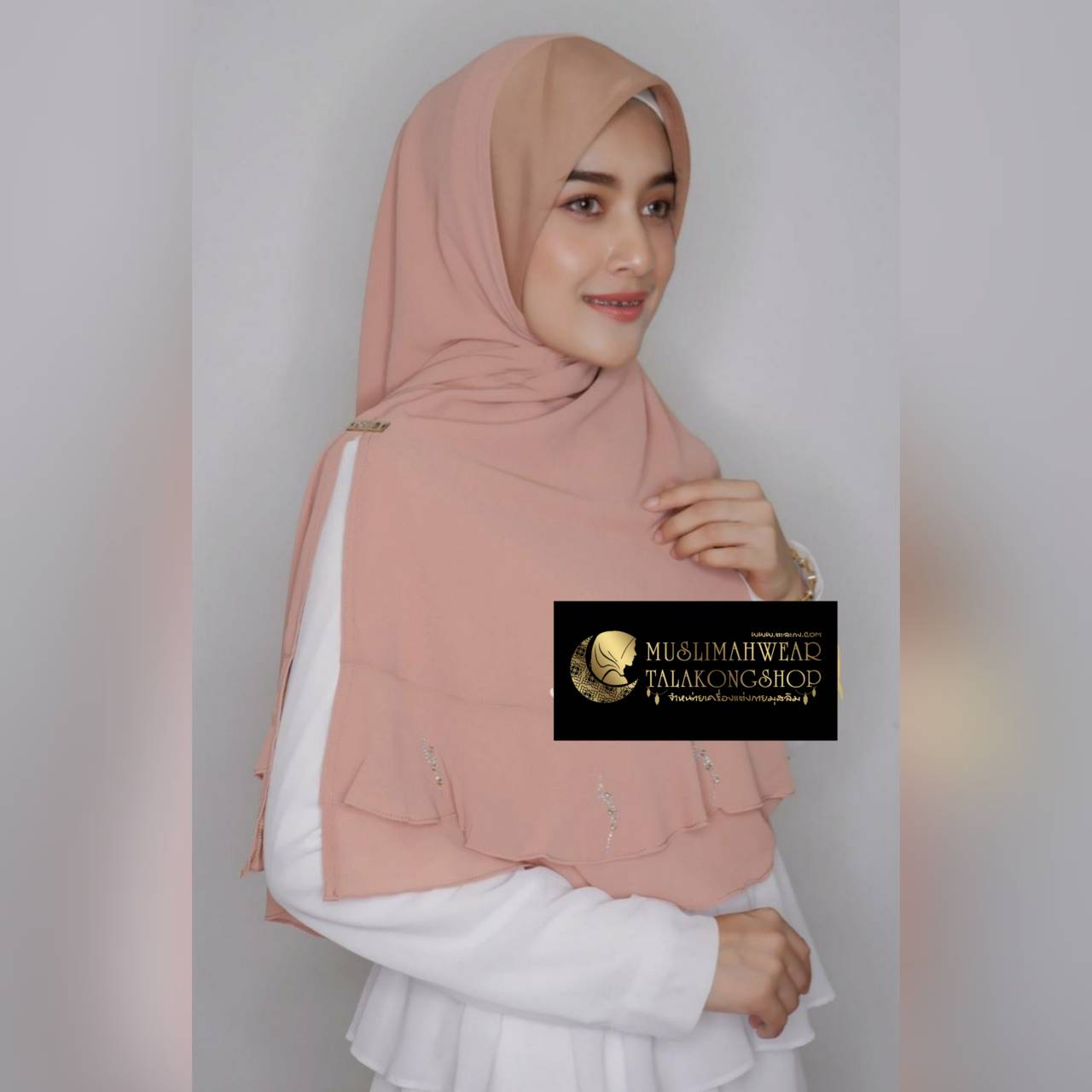 ฮิญาบ hijab สวมสำเร็จ งานแบรนด์แท้นำเข้า khimar ทรงหน้า สคูบา ใช้เพชร ชีฟองสองชั้น แต่งระบาย พร้อมติดเพชร ฮิญาบ hijab สวมสำเร็จ งานแบรนด์แท้นำเข้า khimar ทรงหน้า สคูบา ใช้เพชร ชีฟองสองชั้น แต่งระบาย พร้อมติดเพชร