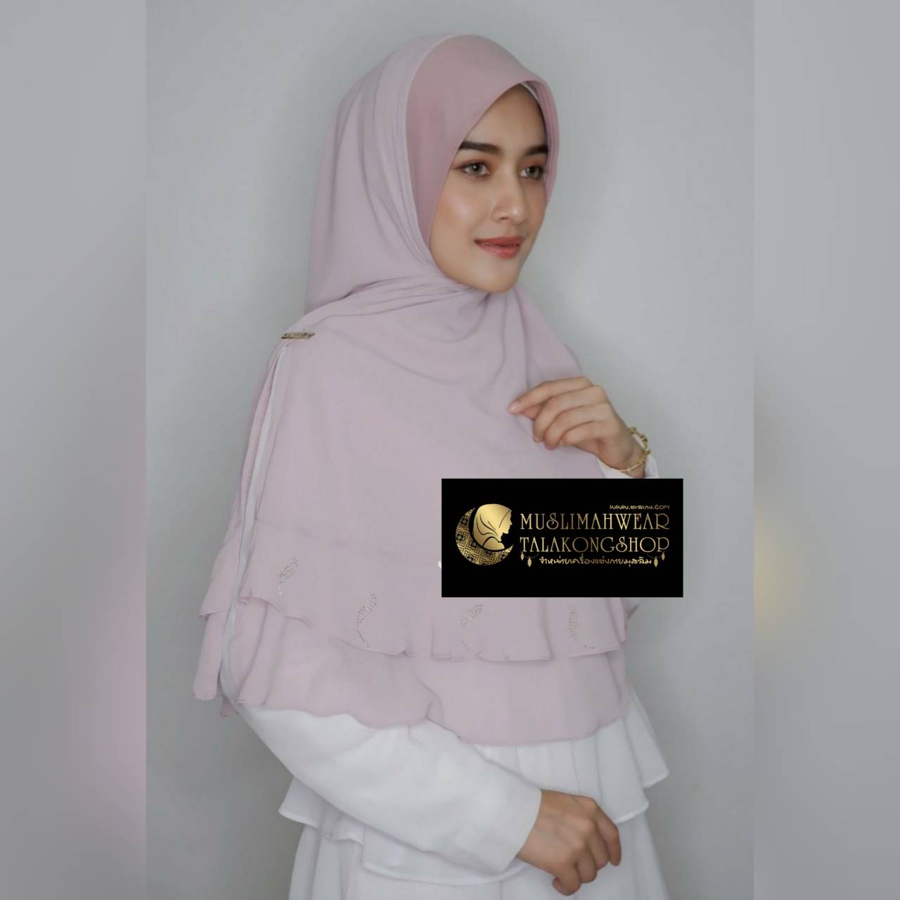 ฮิญาบ hijab สวมสำเร็จ งานแบรนด์แท้นำเข้า khimar ทรงหน้า สคูบา ใช้เพชร ชีฟองสองชั้น แต่งระบาย พร้อมติดเพชร ฮิญาบ hijab สวมสำเร็จ งานแบรนด์แท้นำเข้า khimar ทรงหน้า สคูบา ใช้เพชร ชีฟองสองชั้น แต่งระบาย พร้อมติดเพชร