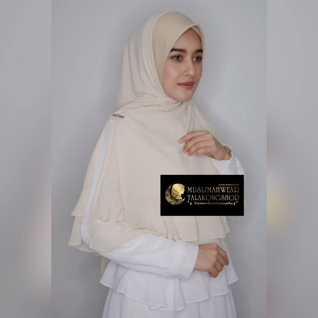 ฮิญาบ hijab สวมสำเร็จ งานแบรนด์แท้นำเข้า khimar ทรงหน้า สคูบา ใช้เพชร ชีฟองสองชั้น แต่งระบาย พร้อมติดเพชร ฮิญาบ hijab สวมสำเร็จ งานแบรนด์แท้นำเข้า khimar ทรงหน้า สคูบา ใช้เพชร ชีฟองสองชั้น แต่งระบาย พร้อมติดเพชร