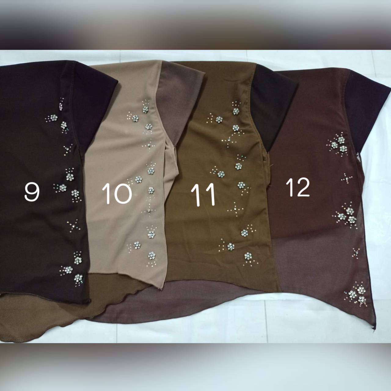 ฮิญาบชีฟอง สวมสำเร็จมีทรงประดับด้วยเพชรลายดอกไม้ใส่สบายเป็นทรงใส่ง่าย ฮิญาบชีฟอง สวมสำเร็จมีทรงประดับด้วยเพชรลายดอกไม้ใส่สบายเป็นทรงใส่ง่าย