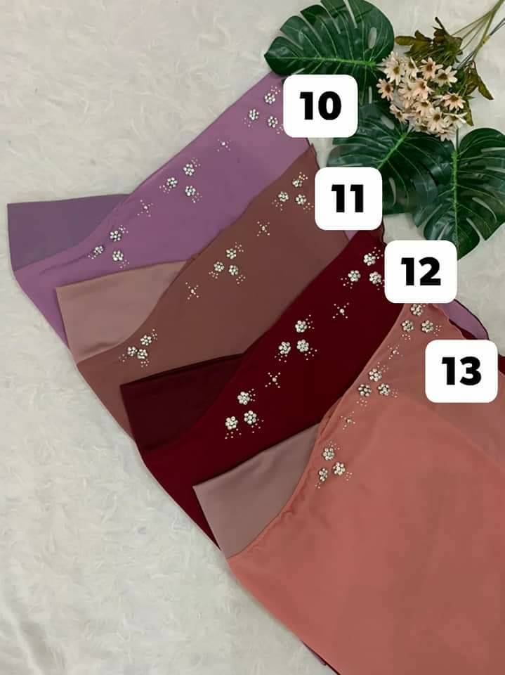 ฮิญาบชีฟอง สวมสำเร็จมีทรงประดับด้วยเพชรลายดอกไม้ใส่สบายเป็นทรงใส่ง่าย ฮิญาบชีฟอง สวมสำเร็จมีทรงประดับด้วยเพชรลายดอกไม้ใส่สบายเป็นทรงใส่ง่าย