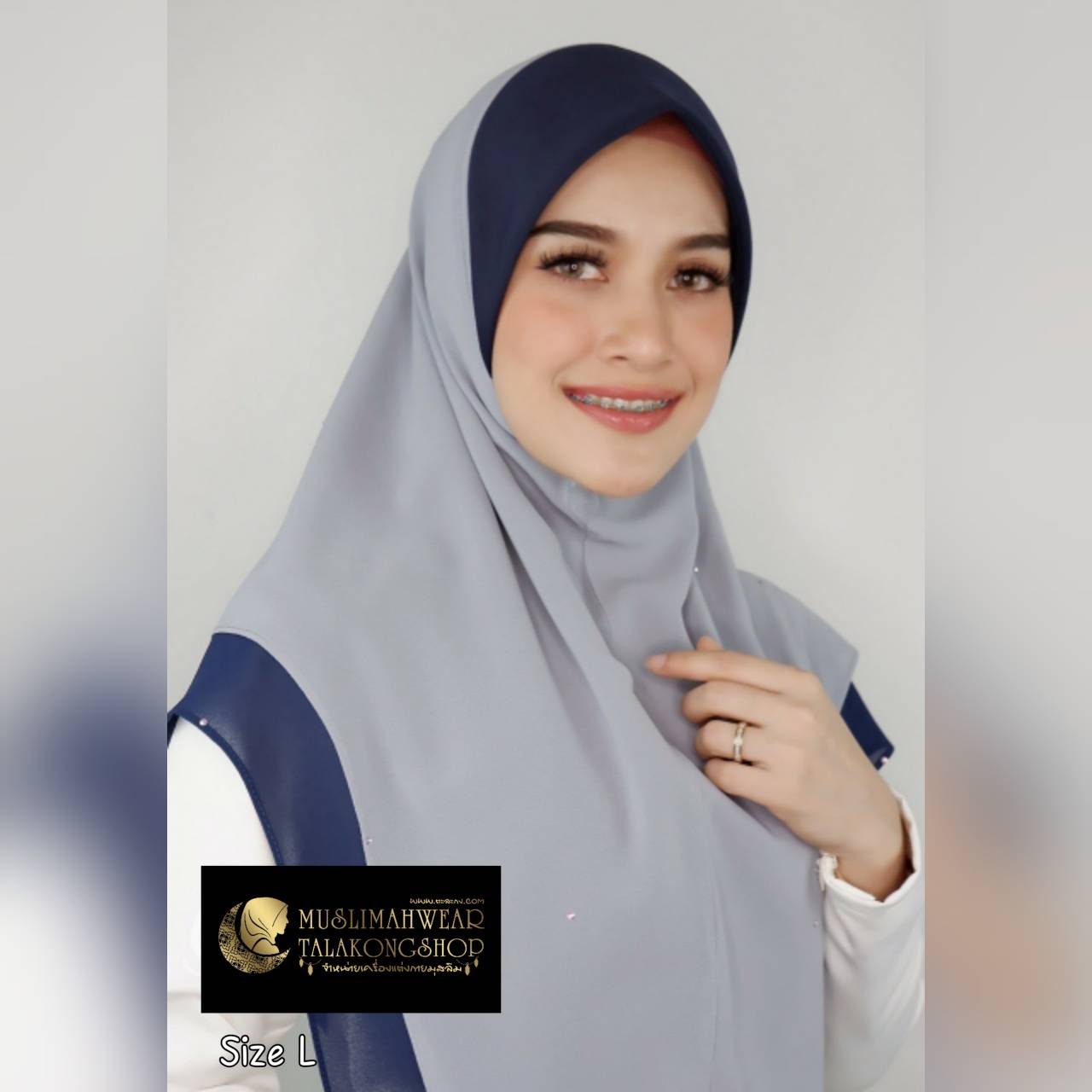 ผ้าคลุมหัวมุสลิม ฮิญาบแบบสวมสำเร็จ ผ้าชีฟองสองชั้น ติดเพชรโปรย Copy Swarovki เรียบๆ สวย ดูดี ทรงหน้าเป๊ะ เนื้อผ้า ชีฟอง2 tone ทรงหน้า Scuba ไซซ์ L ผ้าคลุมหัวมุสลิม ฮิญาบแบบสวมสำเร็จ ผ้าชีฟองสองชั้น ติดเพชรโปรย Copy Swarovki เรียบๆ สวย ดูดี ทรงหน้าเป๊ะ เนื้อผ้า ชีฟอง2 tone ทรงหน้า Scuba ไซซ์ L