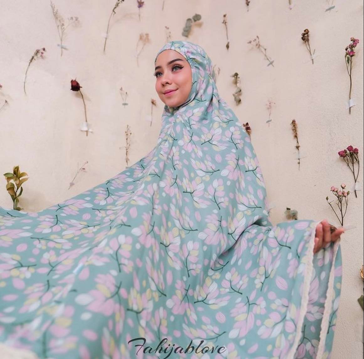 ชุดละหมาดพร้อมส่ง รุ่นใหม่ล่าสุด มาพร้อมผ้าปูละหมาดและกระเป๋า สำหรับพกพา สะดวกสบาย เนื้อผ้าคอสตอลเรย่อน ผ้านิ่มใส่สบายไม่ร้อน ชุดละหมาดพร้อมส่ง รุ่นใหม่ล่าสุด มาพร้อมผ้าปูละหมาดและกระเป๋า สำหรับพกพา สะดวกสบาย เนื้อผ้าคอสตอลเรย่อน ผ้านิ่มใส่สบายไม่ร้อน