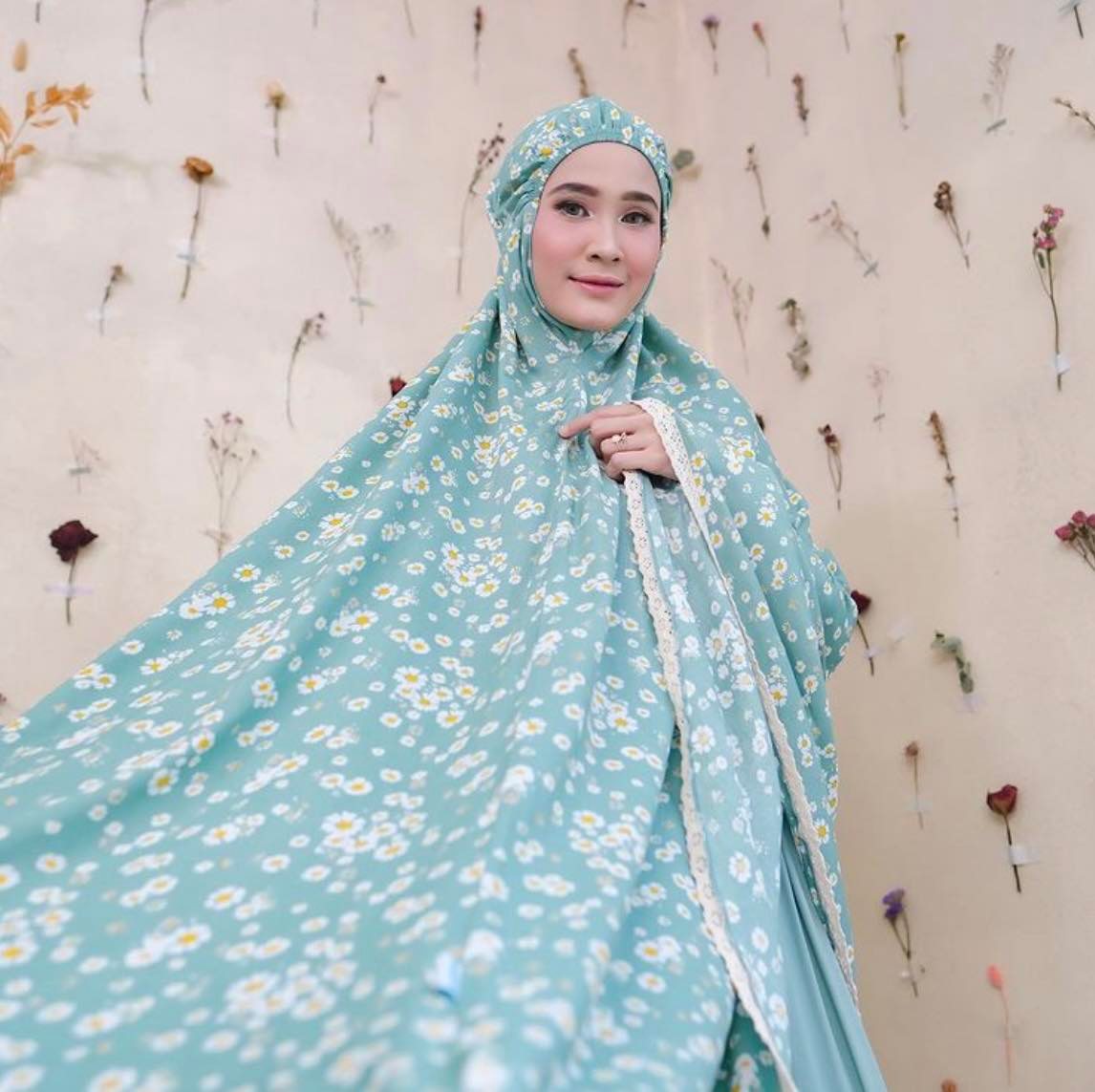 ชุดละหมาดพร้อมส่ง รุ่นใหม่ล่าสุด มาพร้อมผ้าปูละหมาดและกระเป๋า สำหรับพกพา สะดวกสบาย เนื้อผ้าคอสตอลเรย่อน ผ้านิ่มใส่สบายไม่ร้อน ชุดละหมาดพร้อมส่ง รุ่นใหม่ล่าสุด มาพร้อมผ้าปูละหมาดและกระเป๋า สำหรับพกพา สะดวกสบาย เนื้อผ้าคอสตอลเรย่อน ผ้านิ่มใส่สบายไม่ร้อน