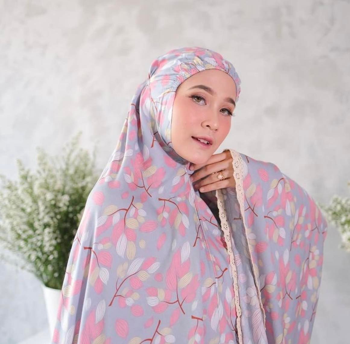 ชุดละหมาดพร้อมส่ง รุ่นใหม่ล่าสุด มาพร้อมผ้าปูละหมาดและกระเป๋า สำหรับพกพา สะดวกสบาย เนื้อผ้าคอสตอลเรย่อน ผ้านิ่มใส่สบายไม่ร้อน ชุดละหมาดพร้อมส่ง รุ่นใหม่ล่าสุด มาพร้อมผ้าปูละหมาดและกระเป๋า สำหรับพกพา สะดวกสบาย เนื้อผ้าคอสตอลเรย่อน ผ้านิ่มใส่สบายไม่ร้อน