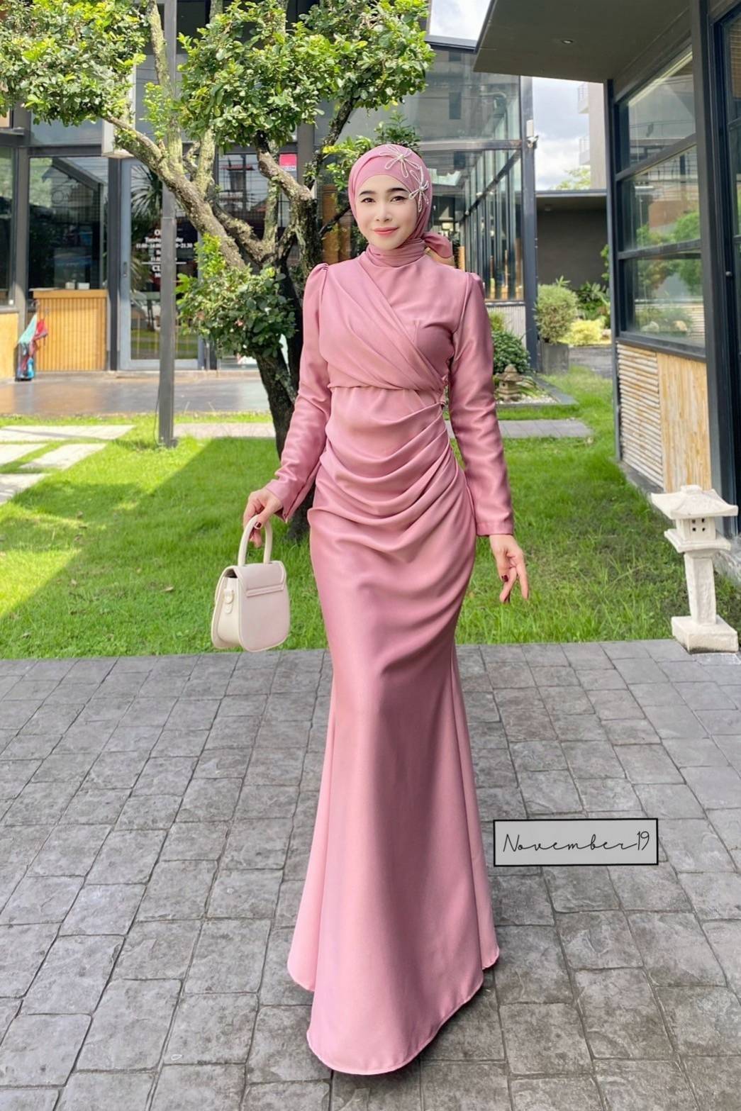 ชุดเดรสออกงาน เดรสยาว รุ่นฮาวา เนื้อผ้าซาร่า ชุดเดรสมุสลิม เดรสใส่ไปงานแต่ง ชุดนิกะห์ ชุดใส่รายอ ชุดเจ้าสาวมุสลิม ชุดเดรสออกงาน เดรสยาว รุ่นฮาวา เนื้อผ้าซาร่า ชุดเดรสมุสลิม เดรสใส่ไปงานแต่ง ชุดนิกะห์ ชุดใส่รายอ ชุดเจ้าสาวมุสลิม
