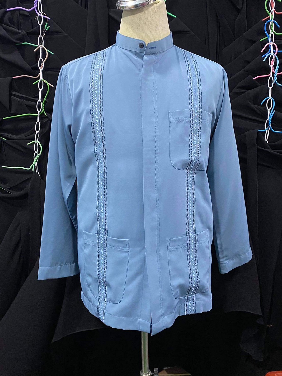 เสื้อกุรง ผ้าวาโก้ 3กระเป๋า รุ่นพิเศษ. ปักดอกเพิ่มสวยงาม แนวยาว ดูดีไปอีกแบบ (มีหลายสี) เสื้อกุรง ผ้าวาโก้ 3กระเป๋า รุ่นพิเศษ. ปักดอกเพิ่มสวยงาม แนวยาว ดูดีไปอีกแบบ (มีหลายสี)