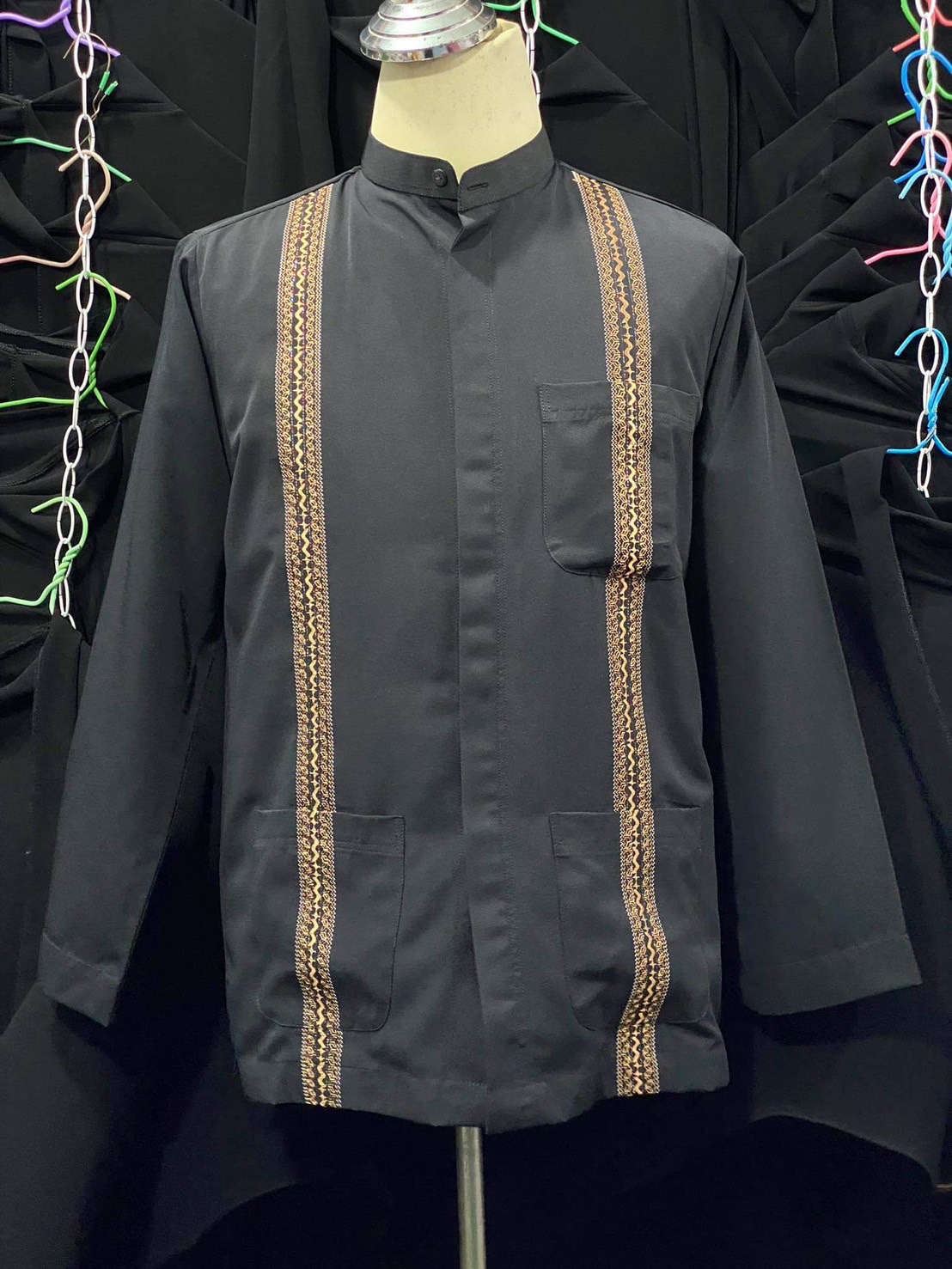 เสื้อกุรง ผ้าวาโก้ 3กระเป๋า รุ่นพิเศษ. ปักดอกเพิ่มสวยงาม แนวยาว ดูดีไปอีกแบบ (มีหลายสี) เสื้อกุรง ผ้าวาโก้ 3กระเป๋า รุ่นพิเศษ. ปักดอกเพิ่มสวยงาม แนวยาว ดูดีไปอีกแบบ (มีหลายสี)