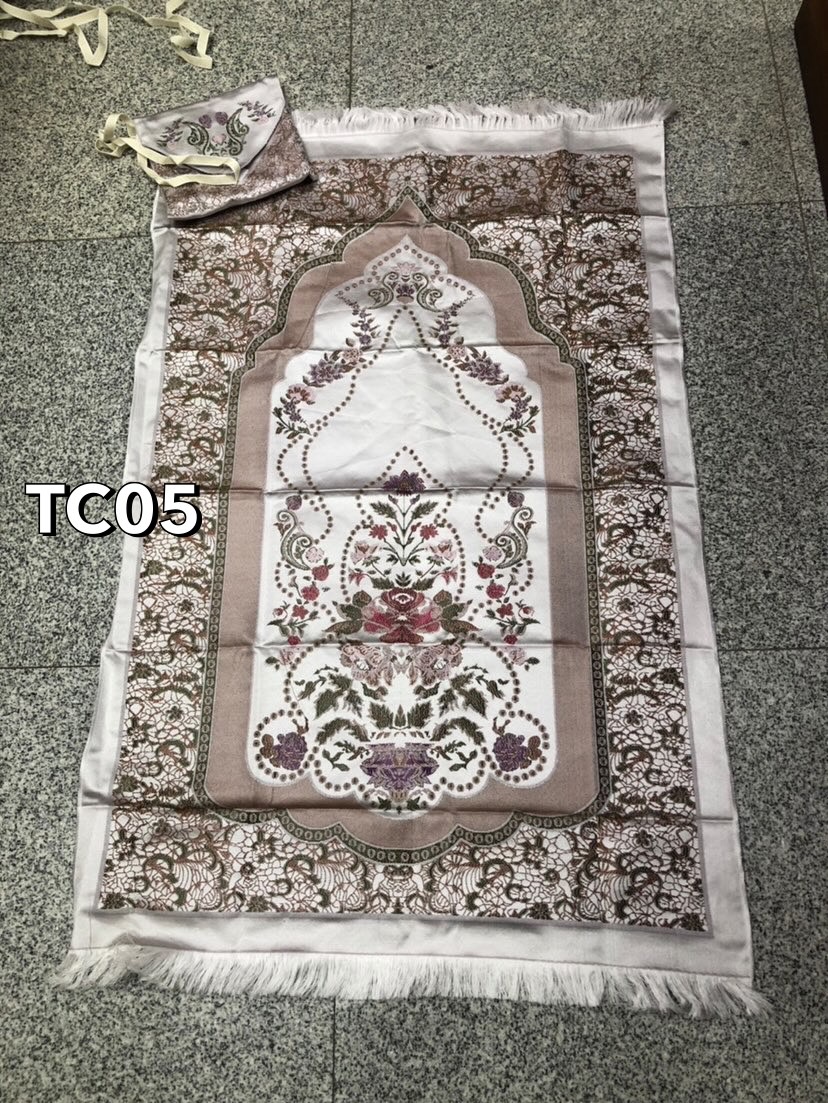 ผ้าปูละหมาดพกพา มาพร้อมกระเป๋าสะพาย นำเข้าจากประเทศซีเรียMade in Syria ผ้าปูละหมาดพกพา มาพร้อมกระเป๋าสะพาย นำเข้าจากประเทศซีเรียMade in Syria