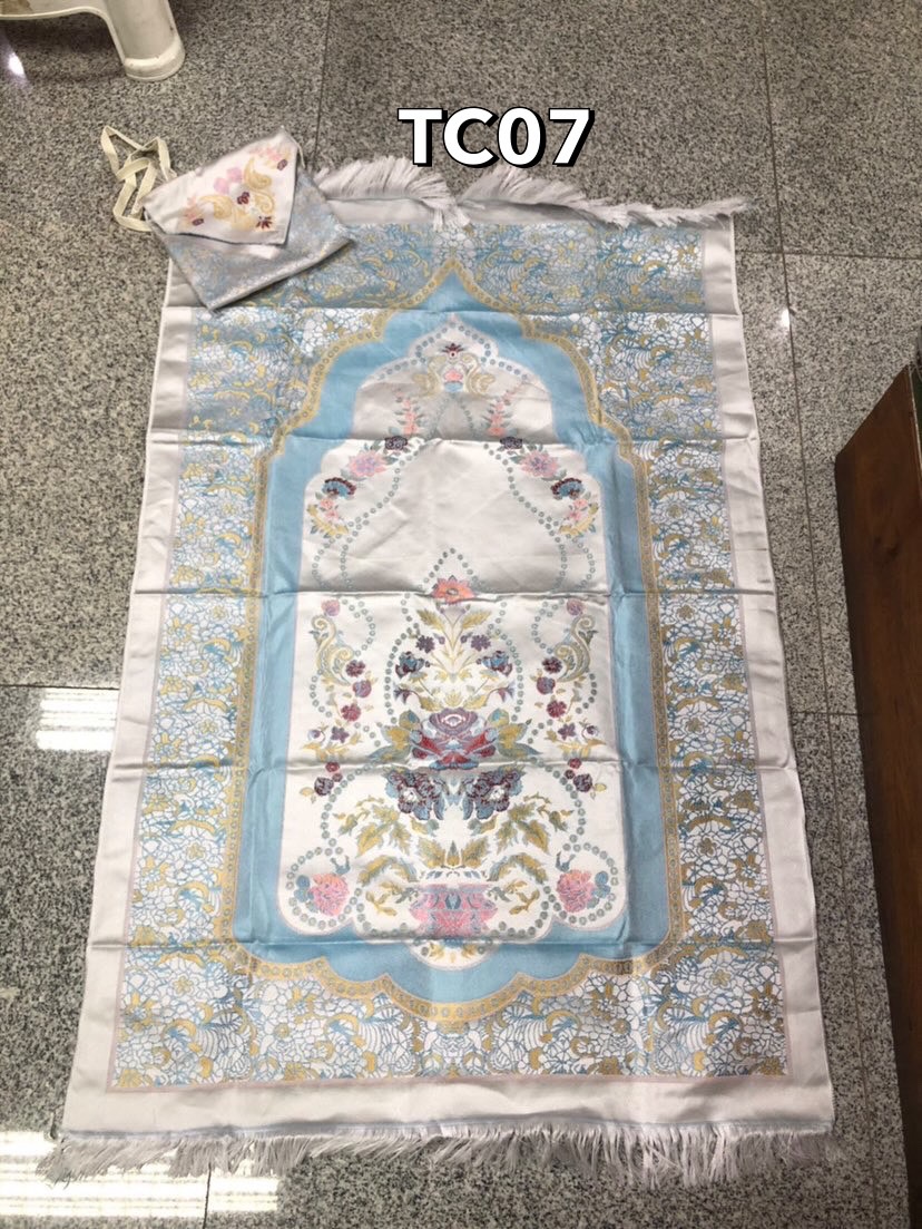 ผ้าปูละหมาดพกพา มาพร้อมกระเป๋าสะพาย นำเข้าจากประเทศซีเรียMade in Syria ผ้าปูละหมาดพกพา มาพร้อมกระเป๋าสะพาย นำเข้าจากประเทศซีเรียMade in Syria