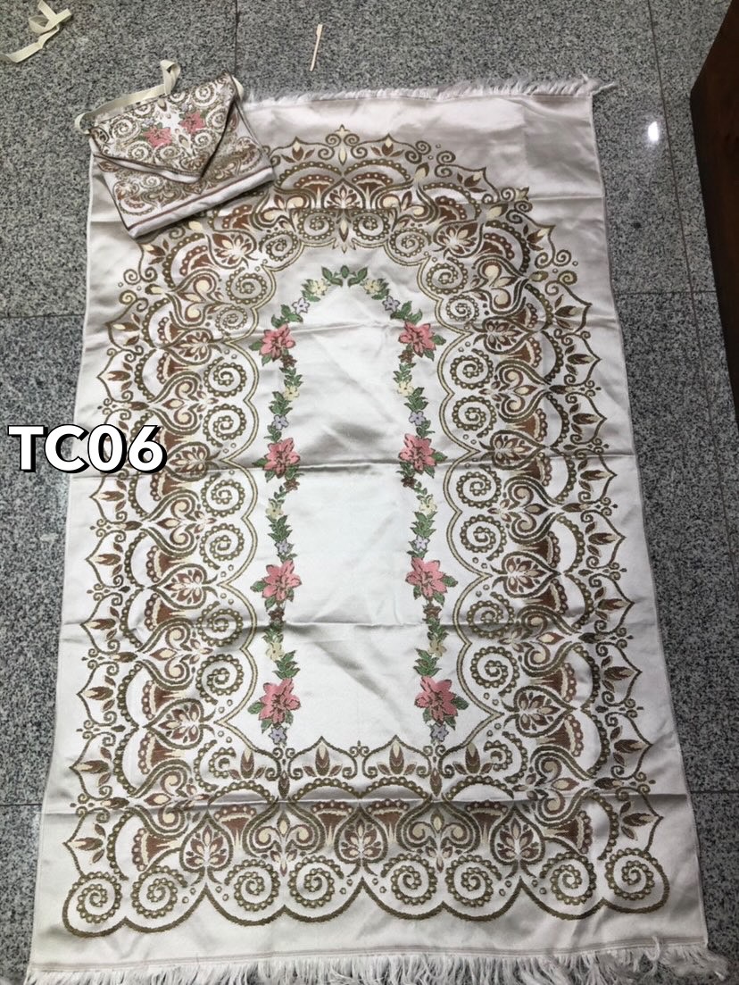 ผ้าปูละหมาดพกพา มาพร้อมกระเป๋าสะพาย นำเข้าจากประเทศซีเรียMade in Syria ผ้าปูละหมาดพกพา มาพร้อมกระเป๋าสะพาย นำเข้าจากประเทศซีเรียMade in Syria