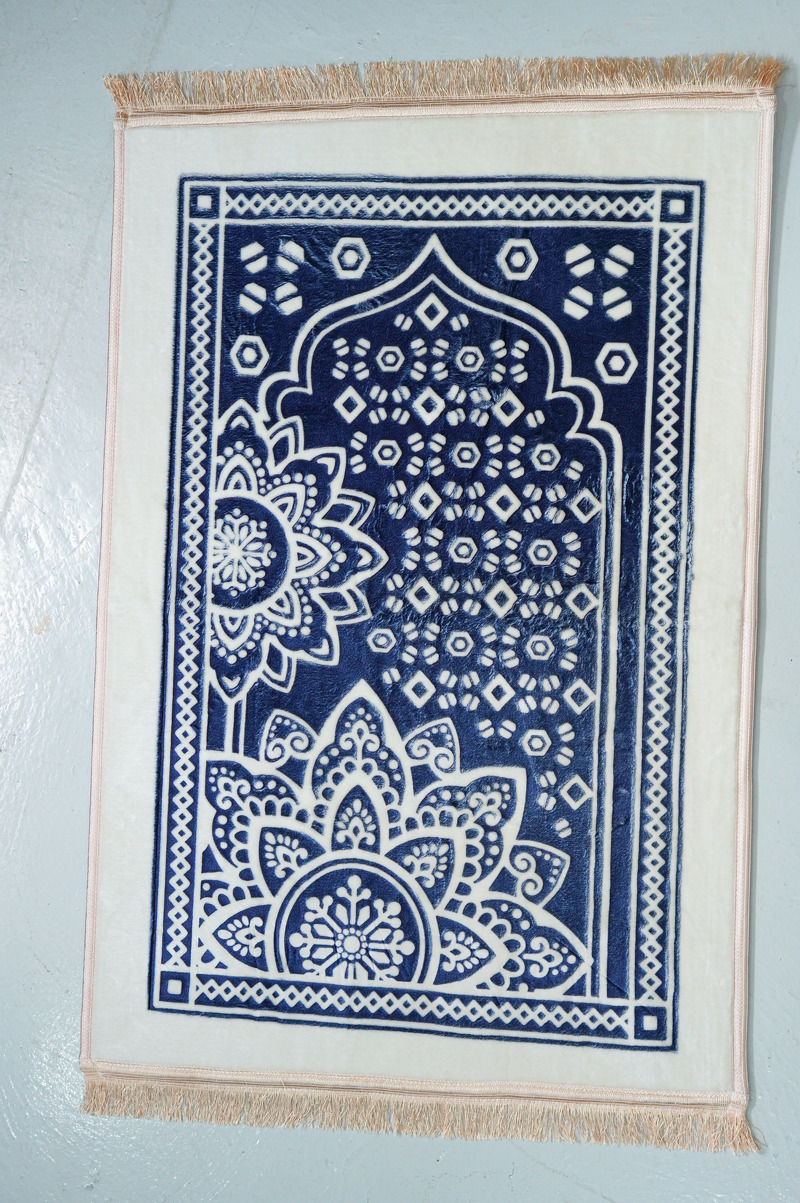 ผ้าปูละหมาดนำเข้าพรีเมี่ยม พรมละหมาดสำหรับมุสลิม ขนาด81x120cm