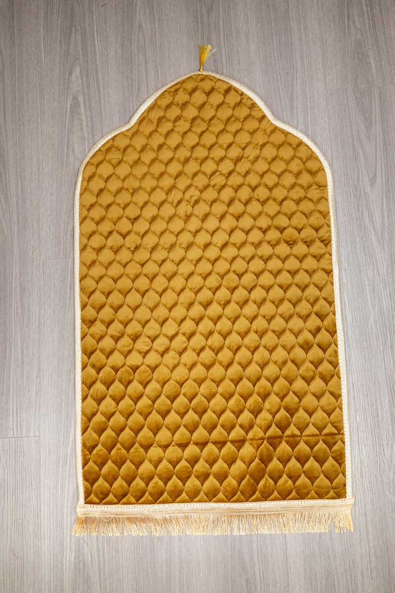 ผ้าปูละหมาด พรมละหมาดสำหรับอิสลาม เสื่อลองละหมาด งานนำเข้าเนื้อผ้านิ่ม ขนาด68x107cm พร้อมส่ง