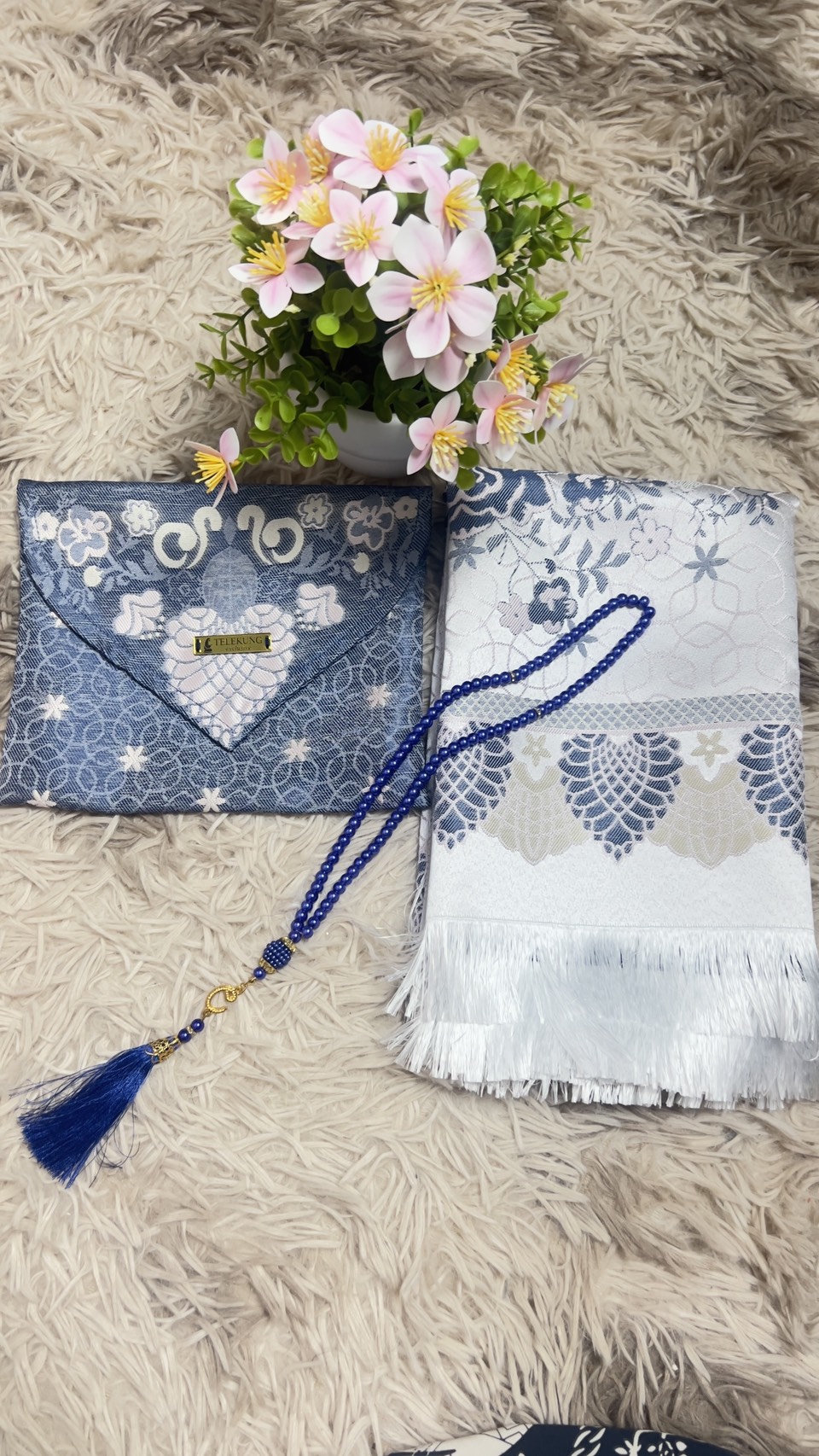 ซื้อ1 ได้ 3 พรมปูละหมาด ผ้าละหมาดพกพา ขนาด70x110cmพร้อมส่ง  มีกระเป๋าสำหรับพกพาและตัสเปี๊ยะ