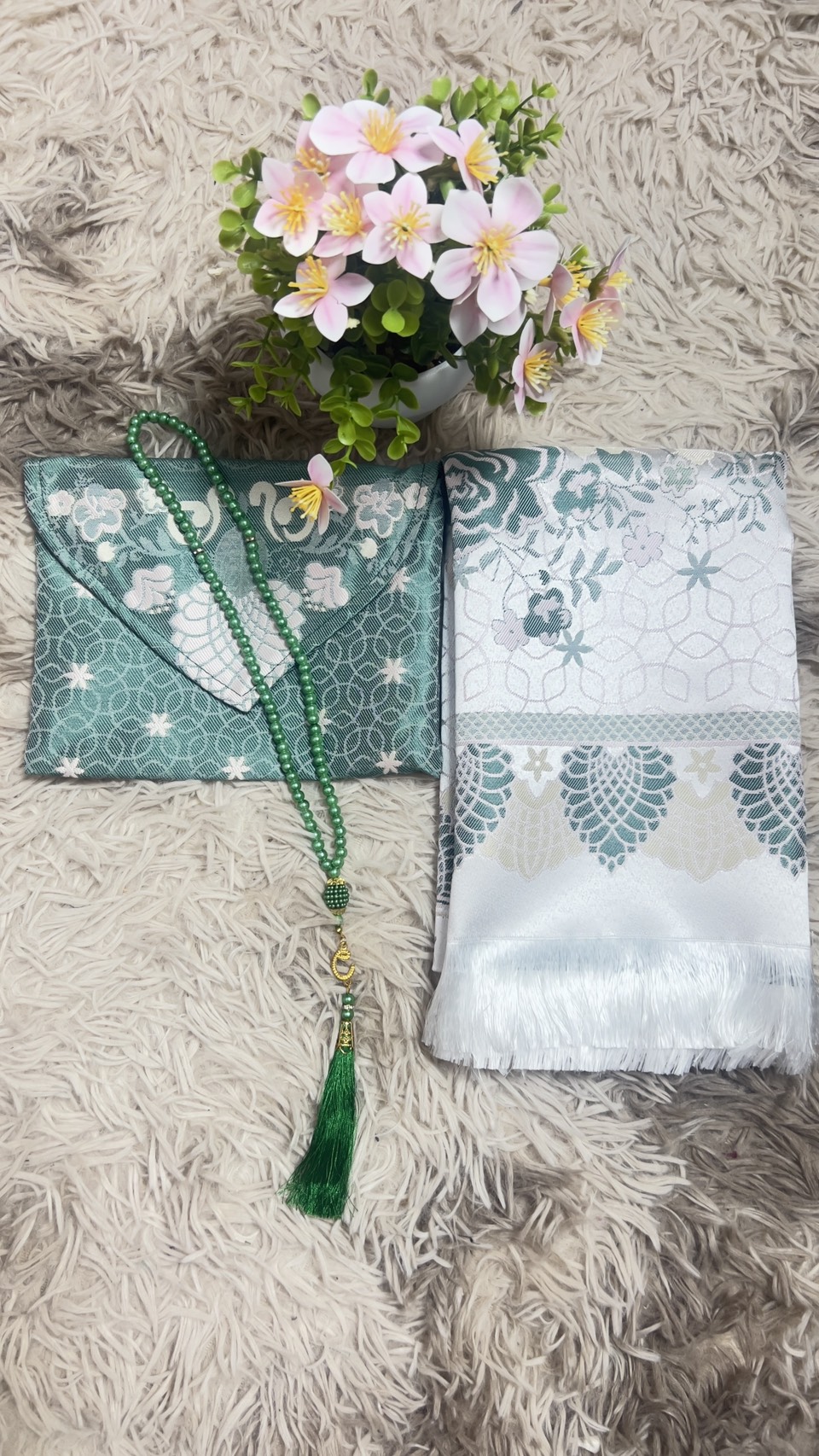 ซื้อ1 ได้ 3 พรมปูละหมาด ผ้าละหมาดพกพา ขนาด70x110cmพร้อมส่ง  มีกระเป๋าสำหรับพกพาและตัสเปี๊ยะ