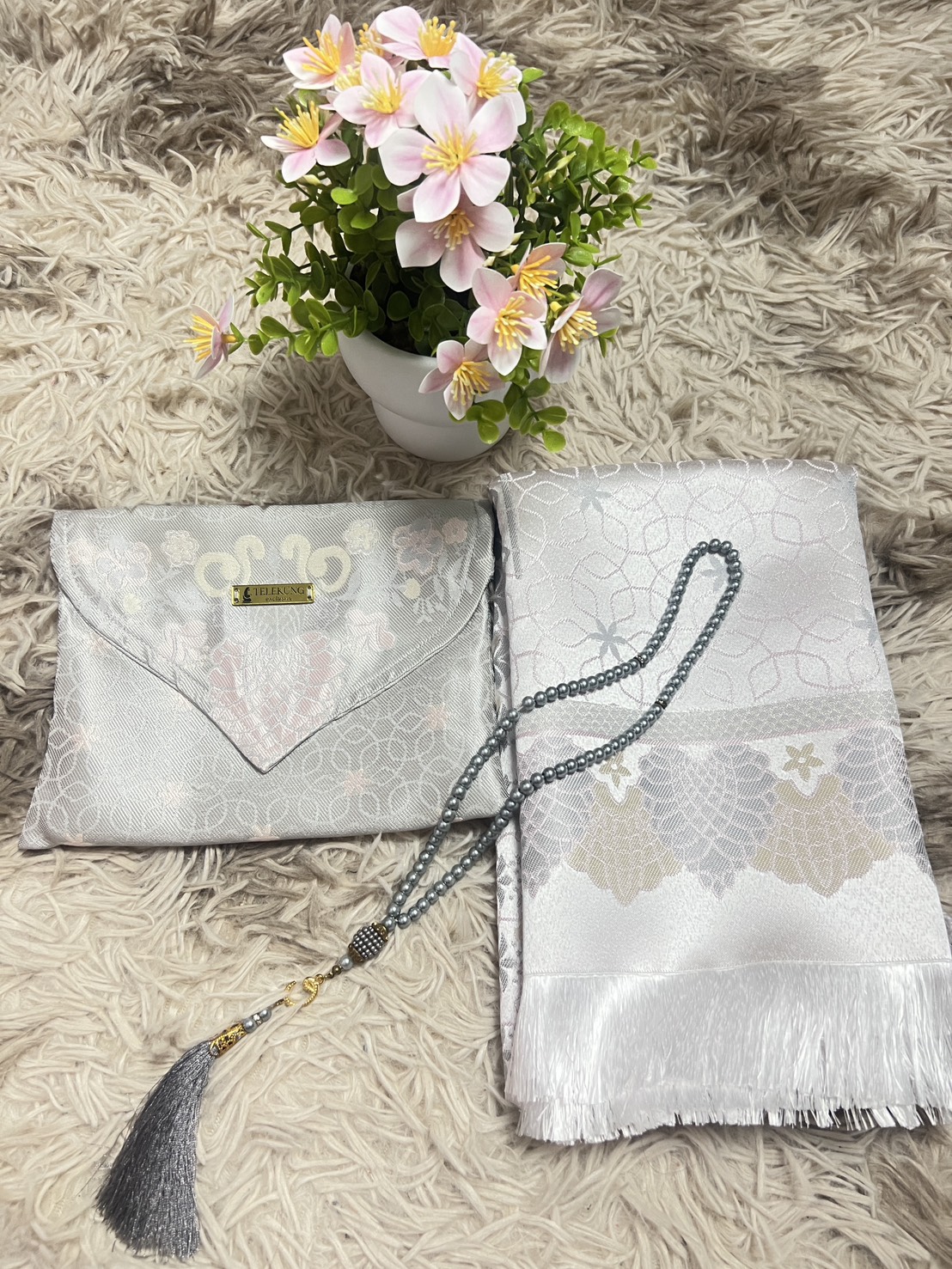 ซื้อ1 ได้ 3 พรมปูละหมาด ผ้าละหมาดพกพา ขนาด70x110cmพร้อมส่ง  มีกระเป๋าสำหรับพกพาและตัสเปี๊ยะ