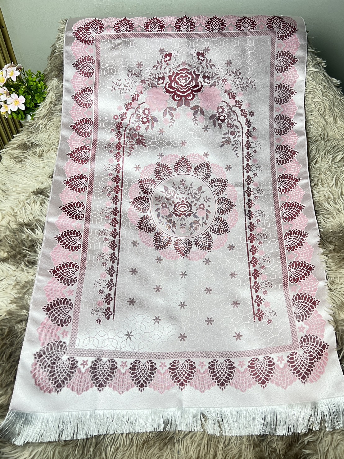 ผ้าปูละหมาดพกพาพร้อมส่ง sajadahtravel ซื้อ1 ได้ 3 พรมปูละหมาด ผ้าละหมาดพกพา ขนาด70x110cmพร้อมส่ง  มีกระเป๋าสำหรับพกพาและตัสเปี๊ยะ