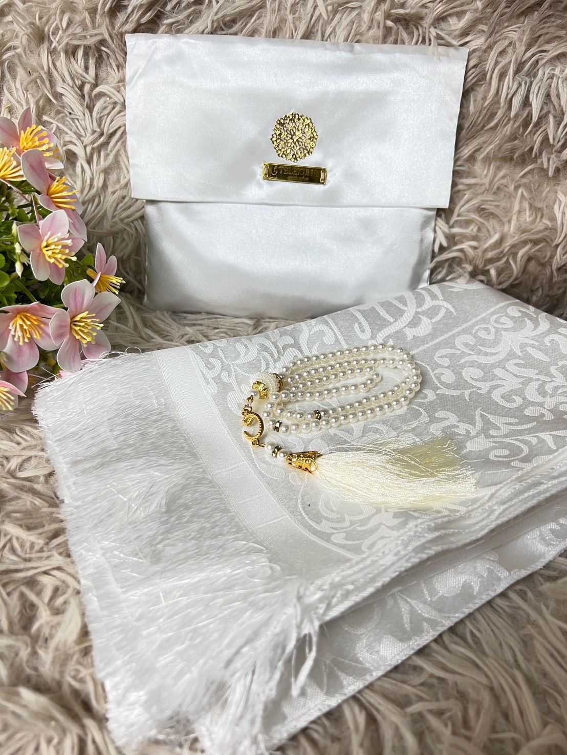 ผ้าปูละหมาดพกพาพร้อมส่ง sajadahtravel ซื้อ1 ได้ 3 พรมปูละหมาด ผ้าละหมาดพกพา ขนาด70x110cmพร้อมส่ง  มีกระเป๋าสำหรับพกพาและตัสเปี๊ยะ