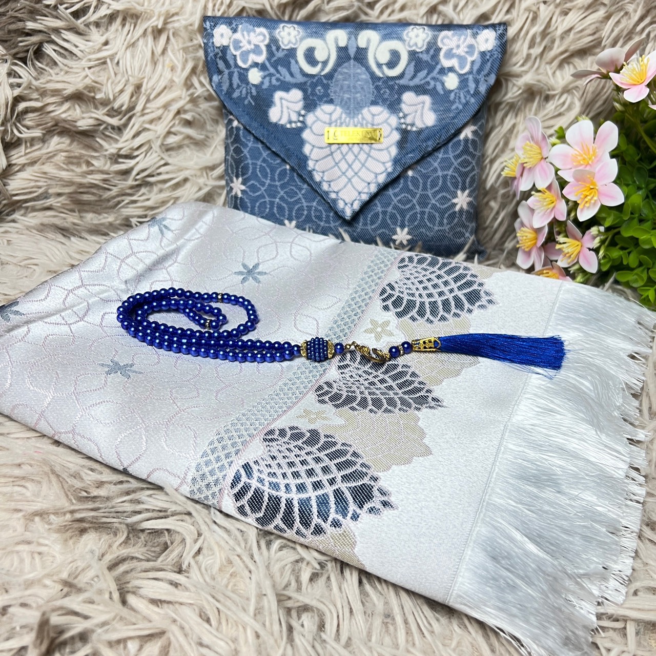 ผ้าปูละหมาดพกพาพร้อมส่ง sajadahtravel ซื้อ1 ได้ 3 พรมปูละหมาด ผ้าละหมาดพกพา ขนาด70x110cmพร้อมส่ง  มีกระเป๋าสำหรับพกพาและตัสเปี๊ยะ