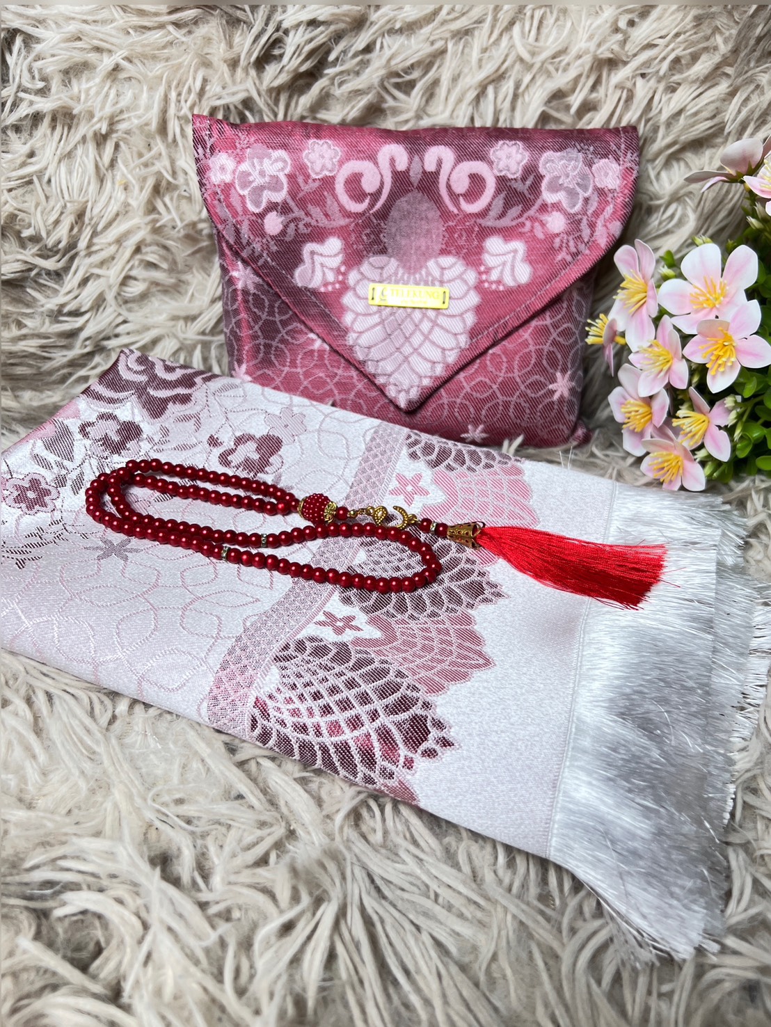 ผ้าปูละหมาดพกพาพร้อมส่ง sajadahtravel ซื้อ1 ได้ 3 พรมปูละหมาด ผ้าละหมาดพกพา ขนาด70x110cmพร้อมส่ง  มีกระเป๋าสำหรับพกพาและตัสเปี๊ยะ