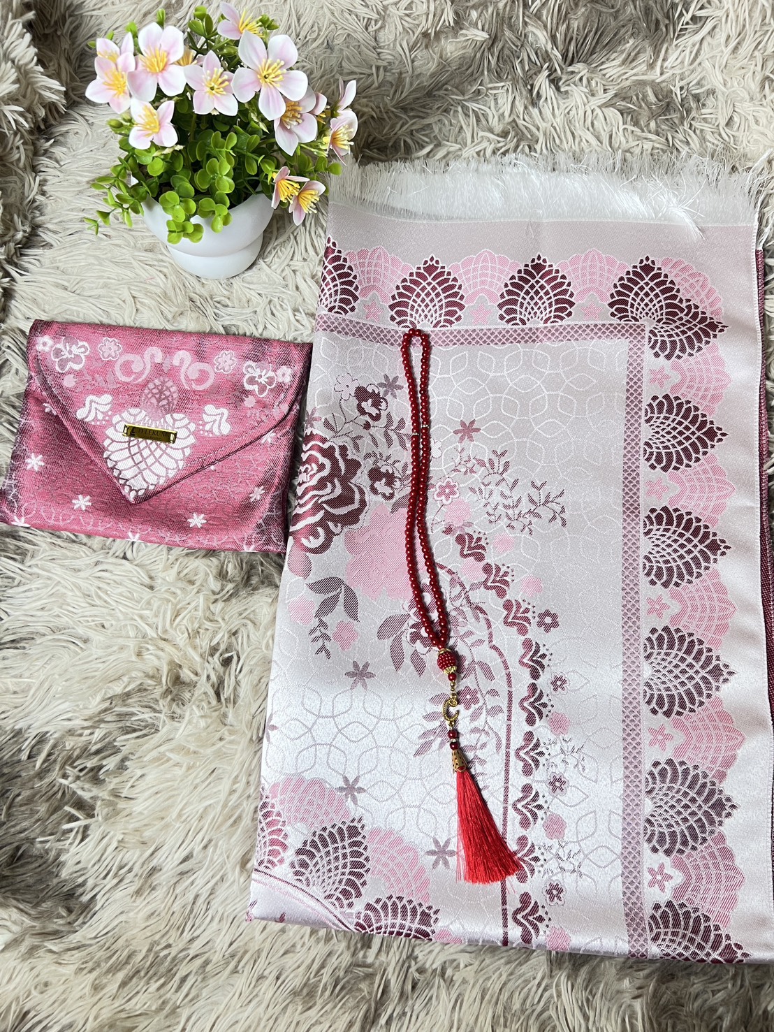 ผ้าปูละหมาดพกพาพร้อมส่ง sajadahtravel ซื้อ1 ได้ 3 พรมปูละหมาด ผ้าละหมาดพกพา ขนาด70x110cmพร้อมส่ง  มีกระเป๋าสำหรับพกพาและตัสเปี๊ยะ